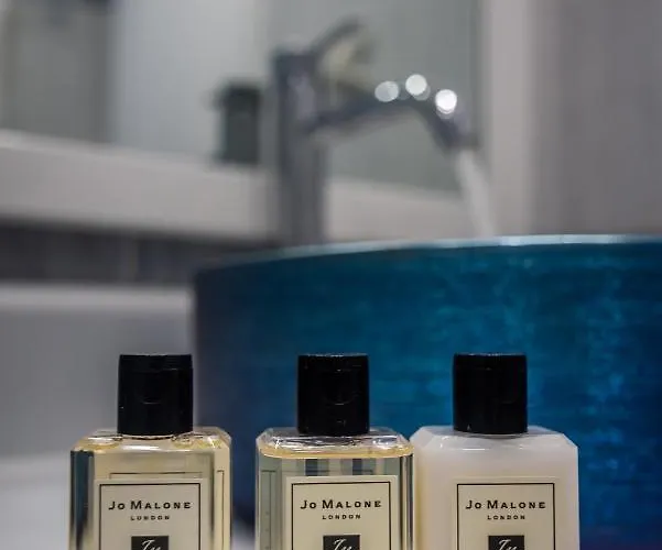 Aphrodite By Akroploro * Pollonia